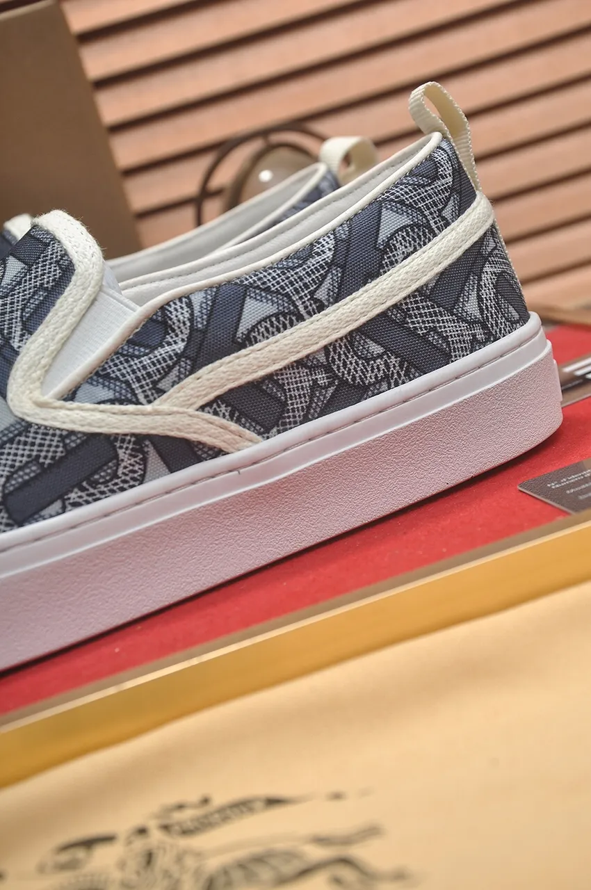 Men's shoes 💰400💶【Burberry】Classic low-top sneakers｜Imported cowhide with classic plaid fabric｜Sheepskin lining｜Original outsole｜Fine workmanship and comfortable to wear Size: 38-44 (customized at 45)